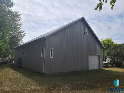 533 E 3rd St, Parker, SD 57053 photo 34