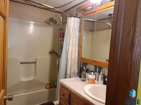 533 E 3rd St, Parker, SD 57053 photo 9