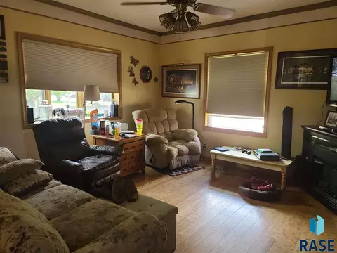 533 E 3rd St, Parker, SD 57053 photo 6