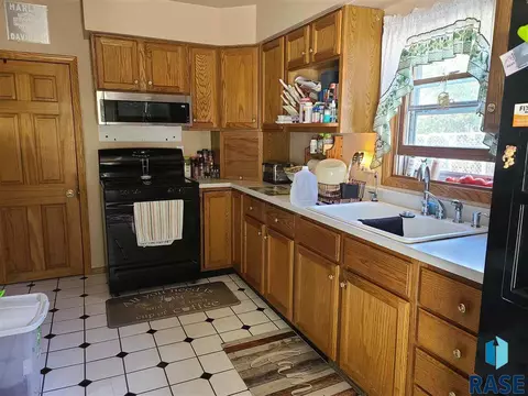 533 E 3rd St, Parker, SD 57053 photo 3