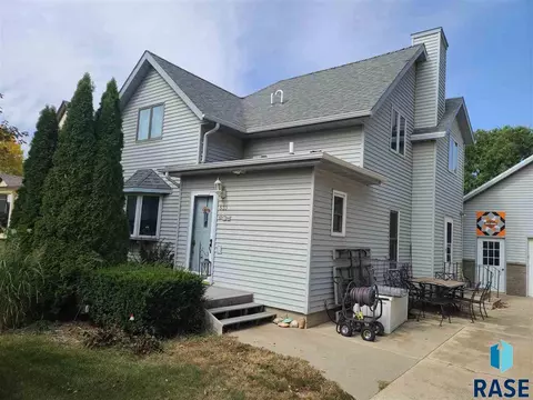 533 E 3rd St, Parker, SD 57053 photo 1