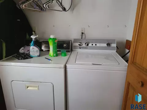 533 E 3rd St, Parker, SD 57053 photo 8