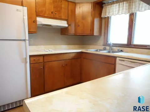 305 E 6th St, Alcester, SD 57001 photo 5