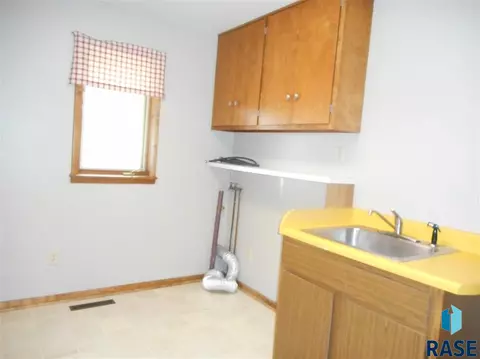 305 E 6th St, Alcester, SD 57001 photo 14