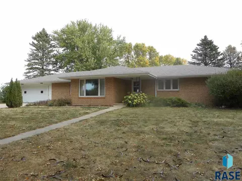 305 E 6th St, Alcester, SD 57001 photo 4