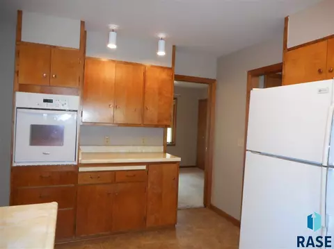 305 E 6th St, Alcester, SD 57001 photo 8
