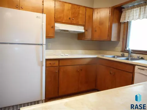 305 E 6th St, Alcester, SD 57001 photo 9