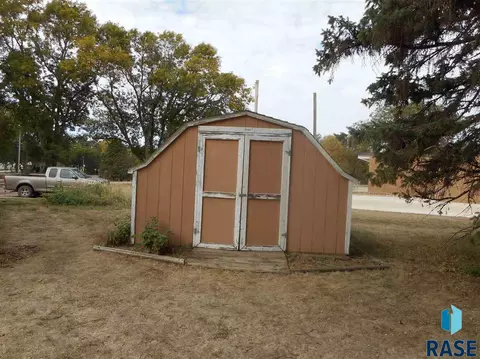 305 E 6th St, Alcester, SD 57001 photo 17