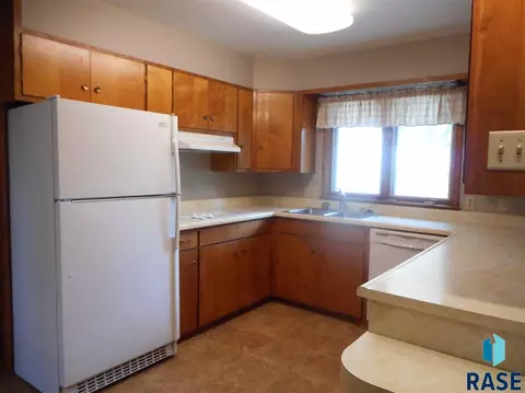 305 E 6th St, Alcester, SD 57001 photo 6