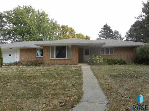 305 E 6th St, Alcester, SD 57001 photo 1