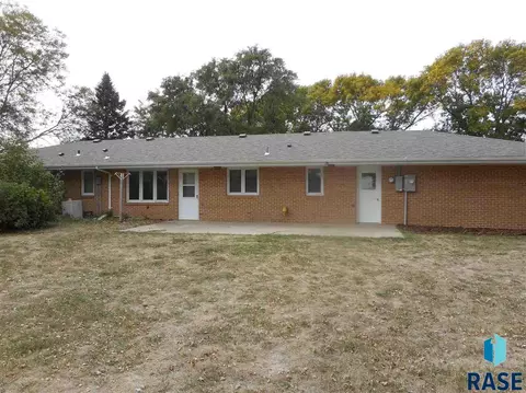 305 E 6th St, Alcester, SD 57001 photo 3