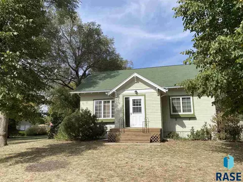 426 S Wipf St, Freeman, SD 57029 photo 2