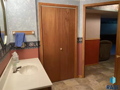 426 S Wipf St, Freeman, SD 57029 photo 26