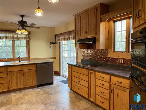 426 S Wipf St, Freeman, SD 57029 photo 10