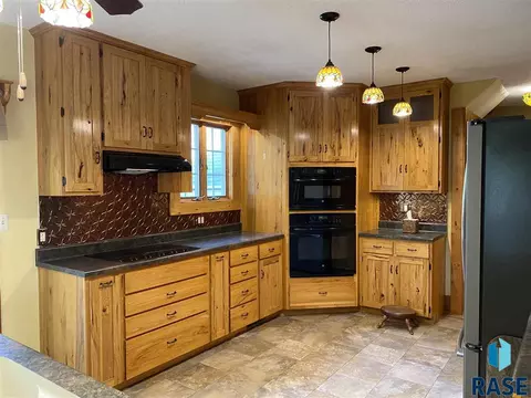 426 S Wipf St, Freeman, SD 57029 photo 8