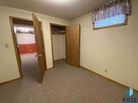 426 S Wipf St, Freeman, SD 57029 photo 28