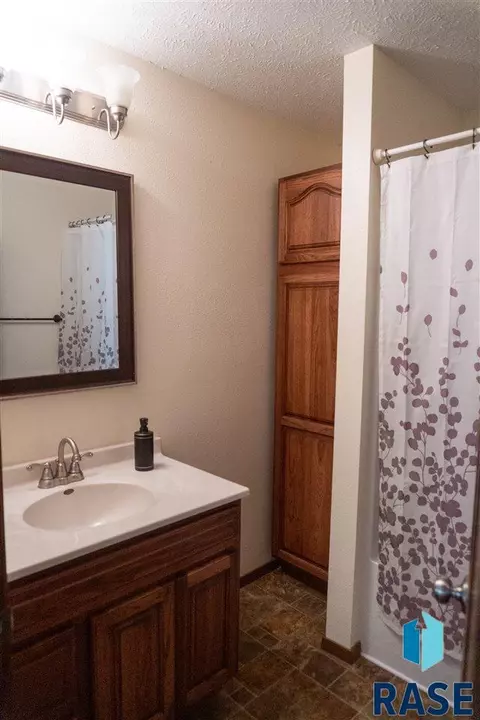 107 E 7th St, Dell Rapids, SD 57022 photo 9