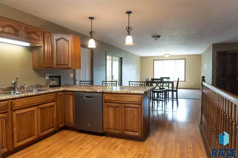 107 E 7th St, Dell Rapids, SD 57022 photo 2