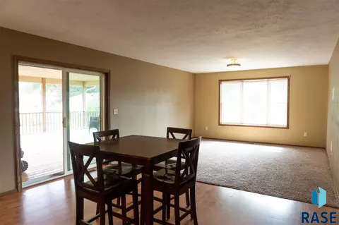107 E 7th St, Dell Rapids, SD 57022 photo 4