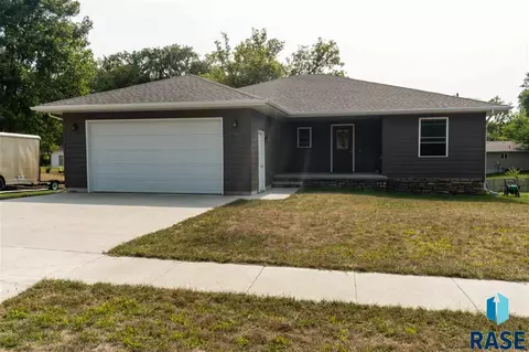 107 E 7th St, Dell Rapids, SD 57022 photo 1