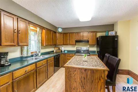 210 E 7th St, Dell Rapids, SD 57022 photo 14