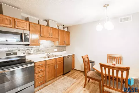 3608 S Gateway Blvd #301, Sioux Falls, SD 57106 photo 2