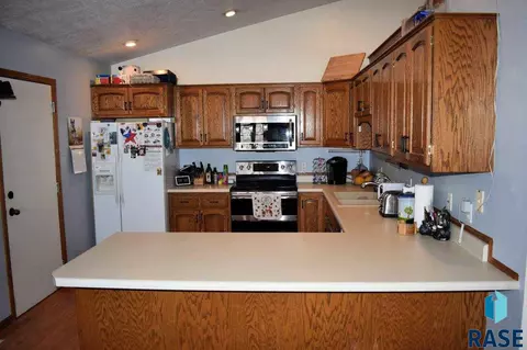 1011 E Teakwood St, Brandon, SD 57005 photo 9