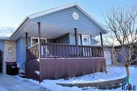 1011 E Teakwood St, Brandon, SD 57005 photo 1