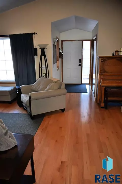 1011 E Teakwood St, Brandon, SD 57005 photo 5
