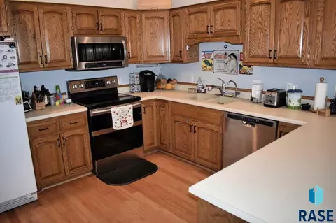 1011 E Teakwood St, Brandon, SD 57005 photo 8