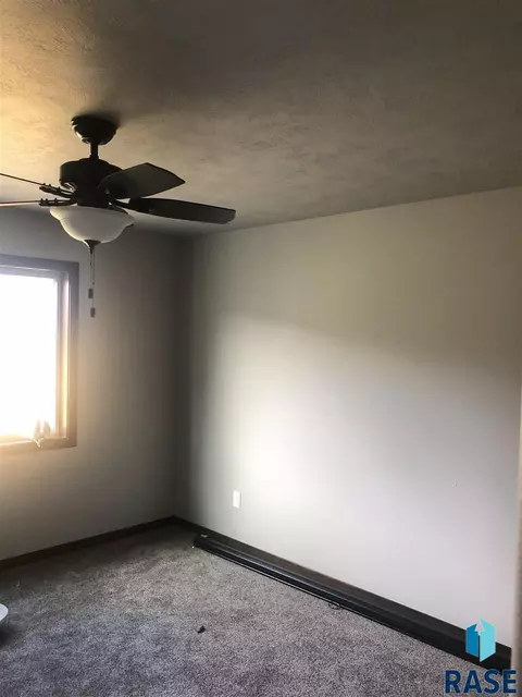 1113 N Broken Bow Ave, Sioux Falls, SD 57103 photo 12