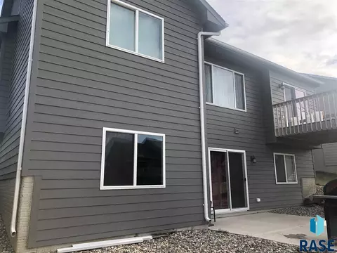 1113 N Broken Bow Ave, Sioux Falls, SD 57103 photo 4