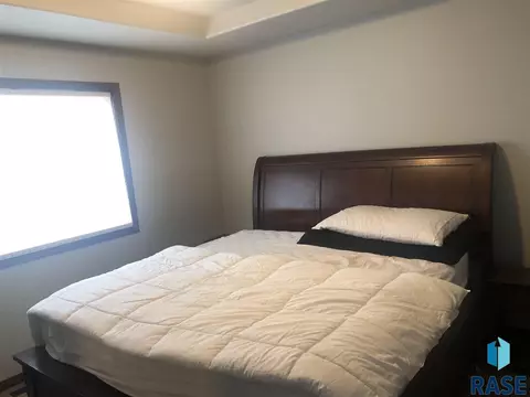 1113 N Broken Bow Ave, Sioux Falls, SD 57103 photo 11