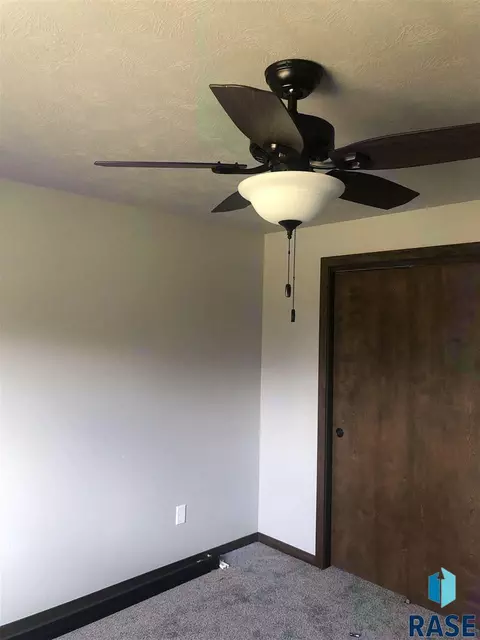 1113 N Broken Bow Ave, Sioux Falls, SD 57103 photo 13