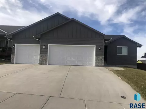 1113 N Broken Bow Ave, Sioux Falls, SD 57103 photo 1