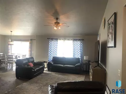 1113 N Broken Bow Ave, Sioux Falls, SD 57103 photo 7