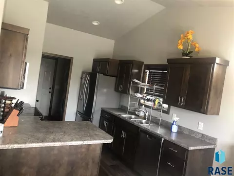 1113 N Broken Bow Ave, Sioux Falls, SD 57103 photo 6