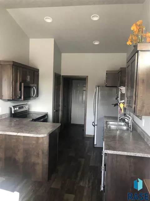 1113 N Broken Bow Ave, Sioux Falls, SD 57103 photo 5
