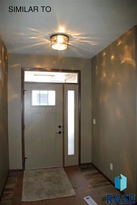 2600 S Kinderhook Ave, Sioux Falls, SD 57106 photo 2