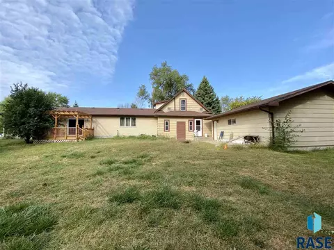 1912 S Miller St, Mitchell, SD 57301 photo 1