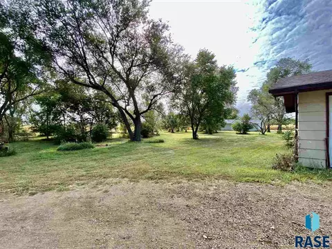1912 S Miller St, Mitchell, SD 57301 photo 6