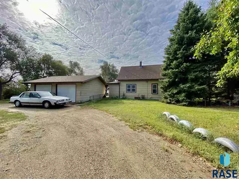 1912 S Miller St, Mitchell, SD 57301 photo 5