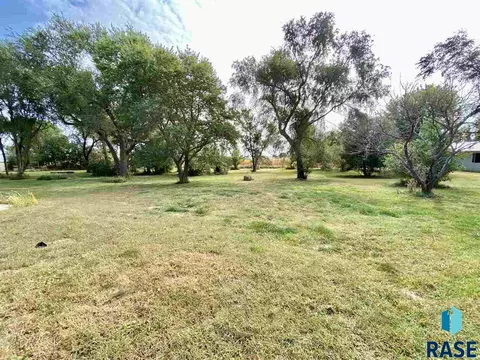 1912 S Miller St, Mitchell, SD 57301 photo 3