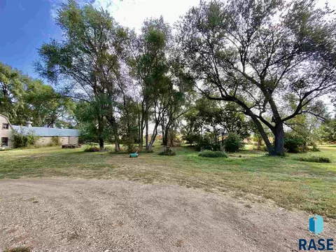 1912 S Miller St, Mitchell, SD 57301 photo 7