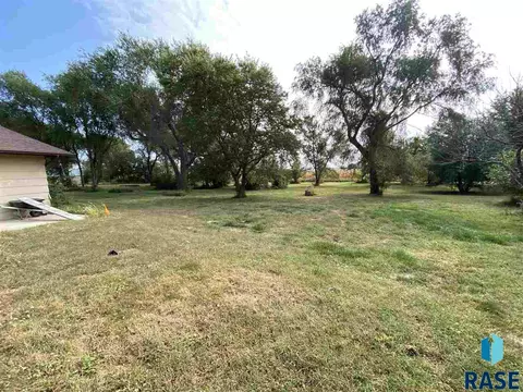 1912 S Miller St, Mitchell, SD 57301 photo 4