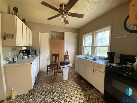 1912 S Miller St, Mitchell, SD 57301 photo 10