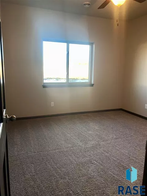 9042 W Wisdom Pl, Sioux Falls, SD 57106 photo 11