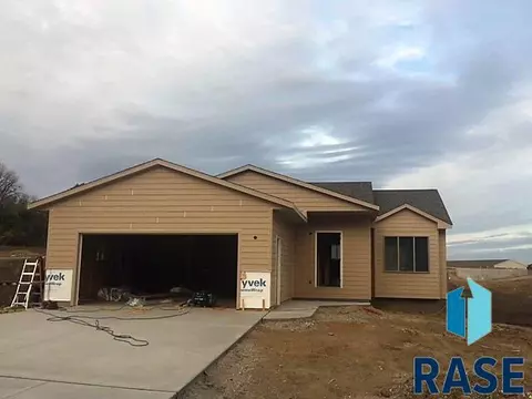 1025 N Mable Cir, Sioux Falls, SD 57103 photo 1