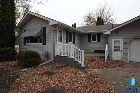 620 S Main St, Lennox, SD 57039 photo 2
