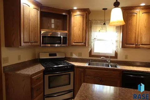 620 S Main St, Lennox, SD 57039 photo 12